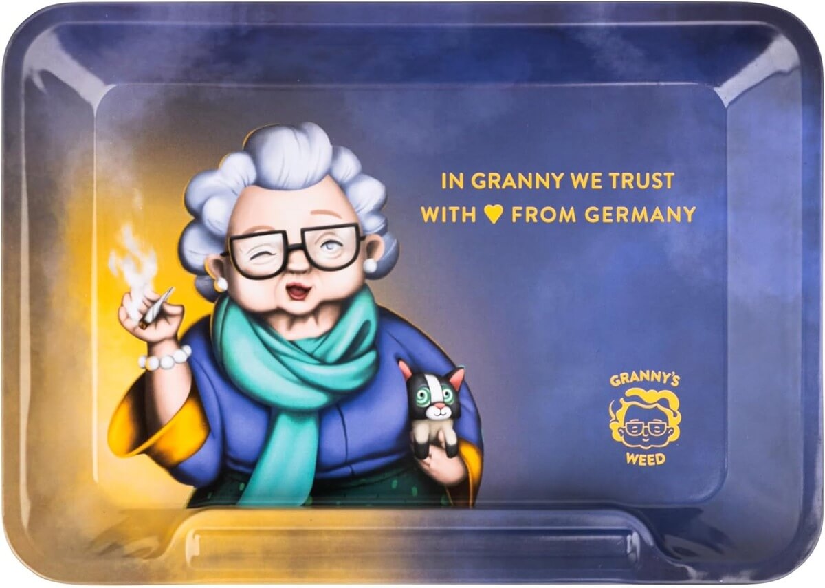 Metall Rolling Tray mit Oma-Illustration – "In Granny We Trust" gelb-blau