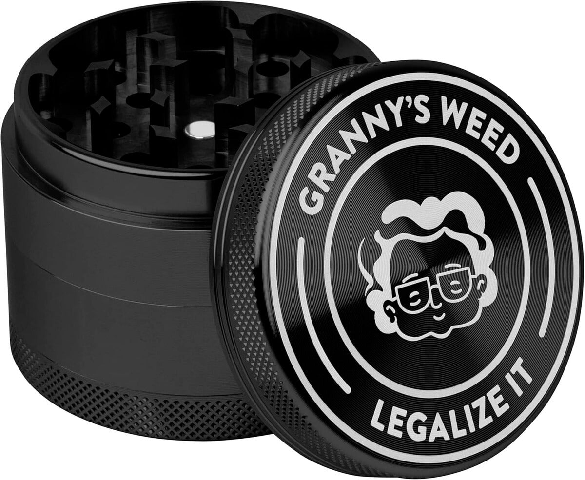 Schwarzer Grinder 4-teilig aus eloxiertem Aluminium – Granny’s Weed Edition